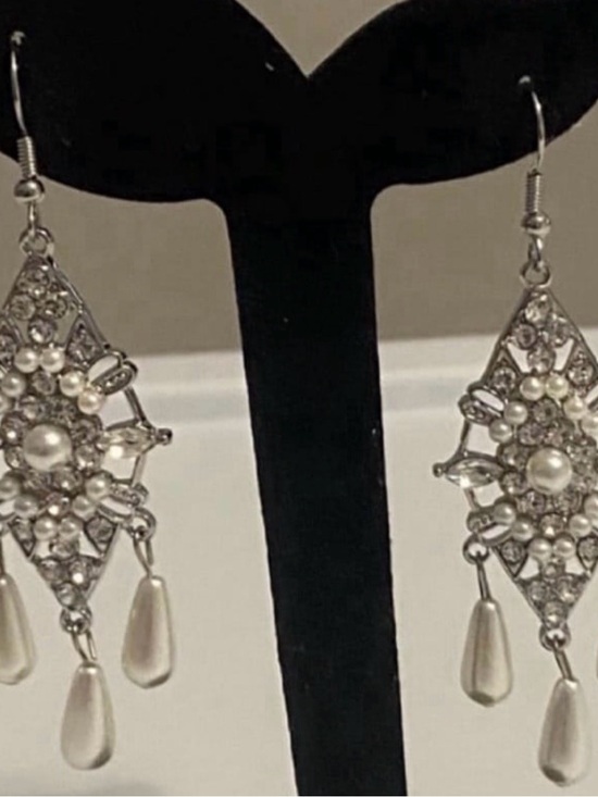 Jewelry - Vintage Elegant Silver Pearl Drop Chandelier Earrings
